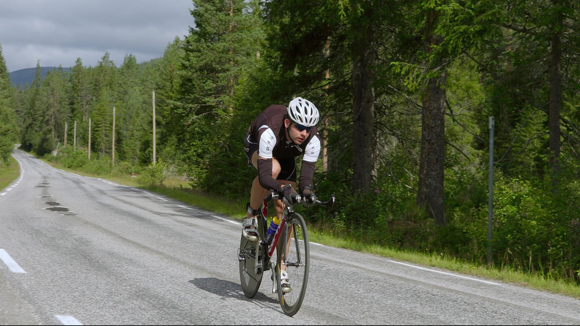 文班亚马关键一击定乾坤，深圳队鏖战险胜步行者