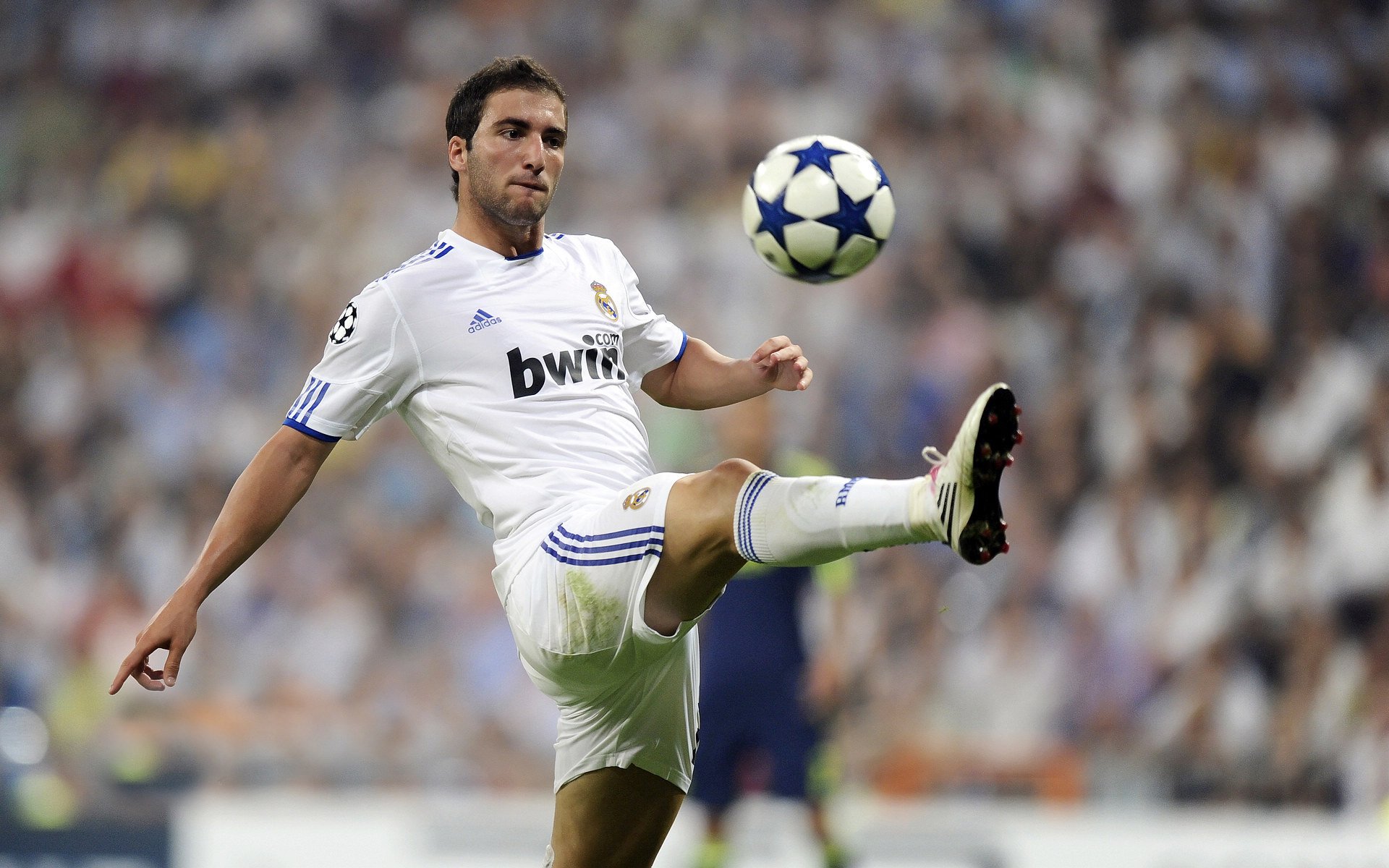 引擎咆哮与不眠之城，当坎特在F1街道赛之夜变得完全无解