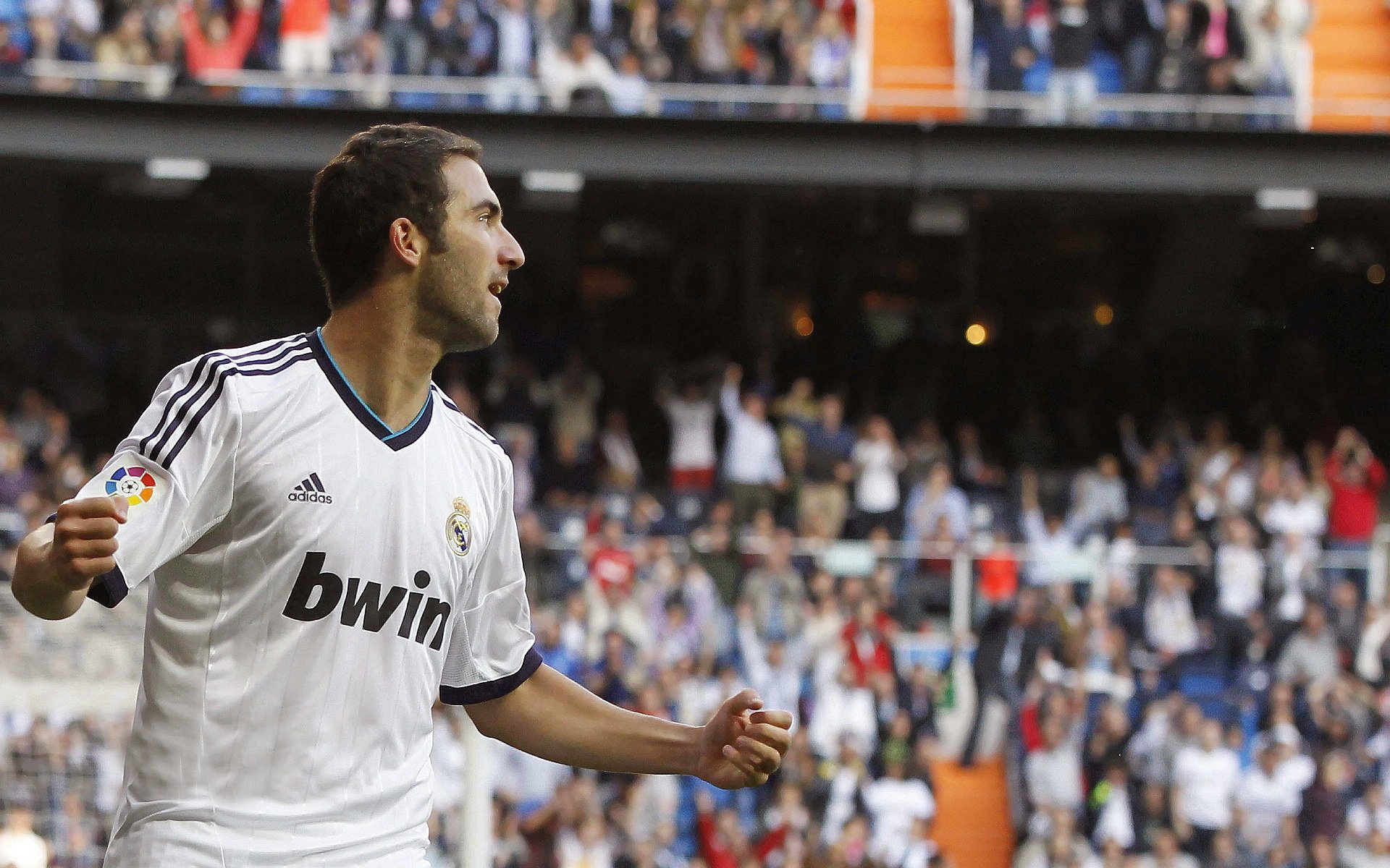 火力全开!广厦队压制马刺,西亚卡姆关键时刻定乾坤