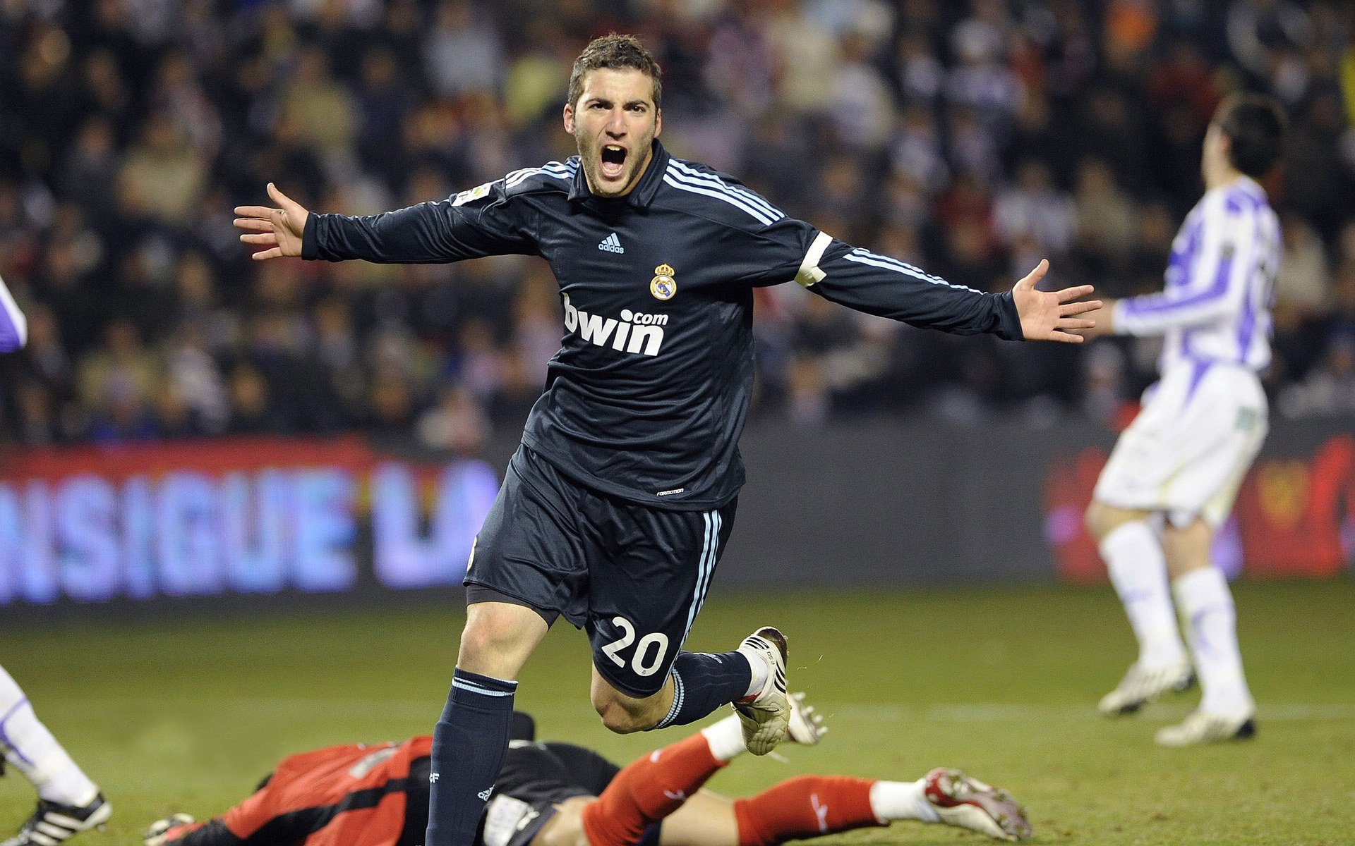 德甲争冠战启示录，那不勒斯的战术压制如何为皇马敲响警钟