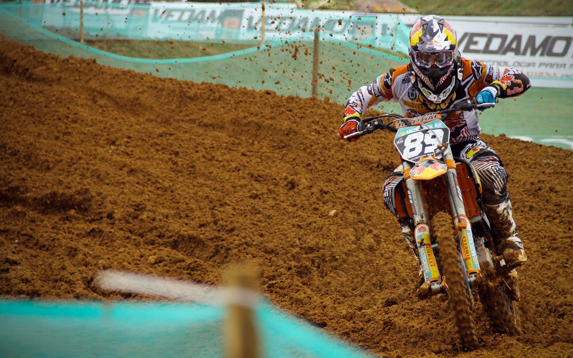 孤胆英雄，佩雷兹与阿斯顿马丁如何在F1赛场上演一人扛全队的奇迹